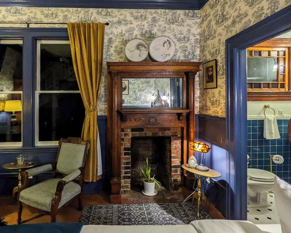The Weller House photo 29