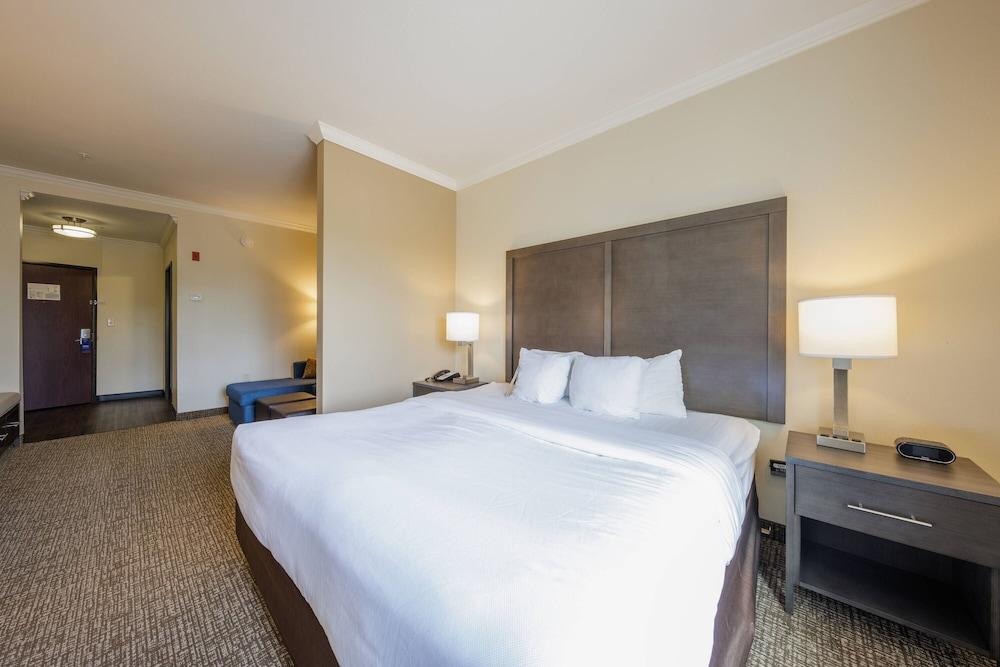 Comfort Suites Lawton Near Fort Sill photo 11