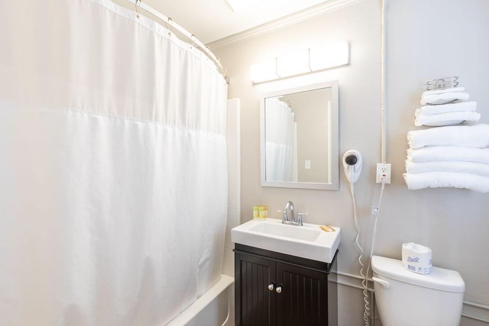 Vineyard Valley Inn photo 35