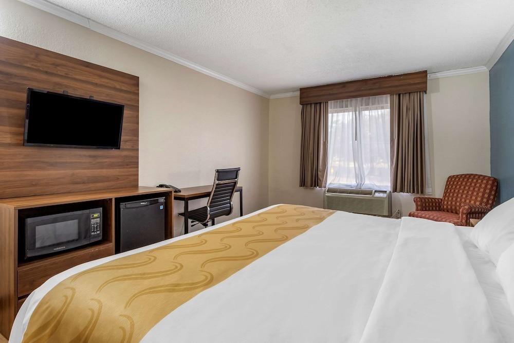 Quality Inn & Suites Ft. Jackson Maingate photo 17