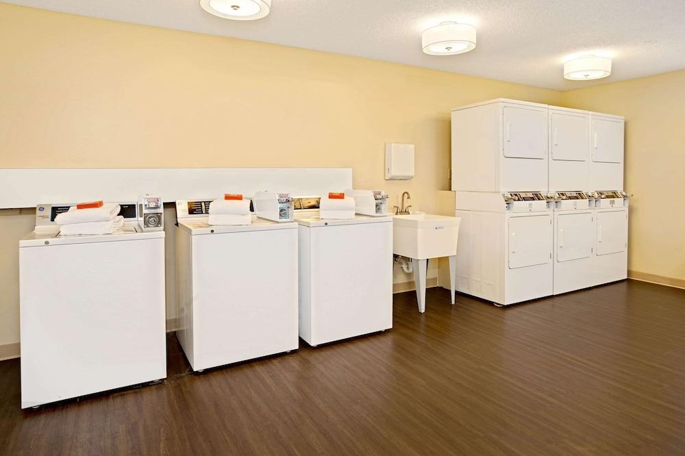MainStay Suites Cincinnati Blue Ash photo 9
