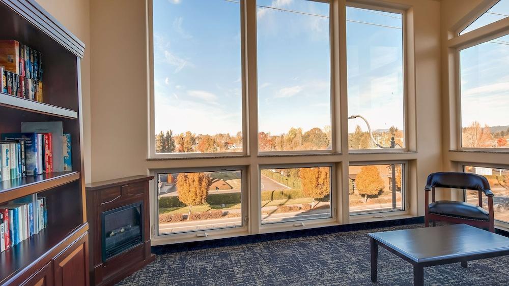 Best Western Plus Battle Ground Inn & Suites photo 8