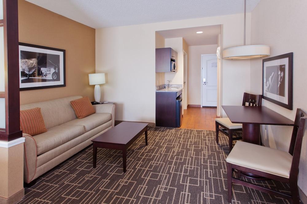 Holiday Inn Express Hotel & Suites Jackson NE by IHG photo 25