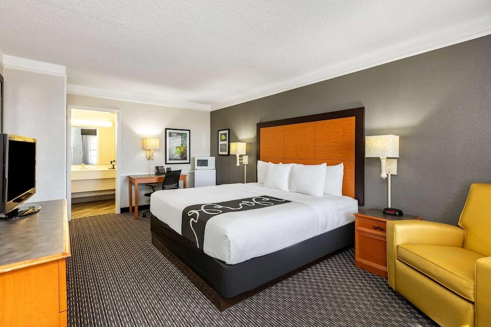 Travelodge by Wyndham El Paso - Airport photo 8