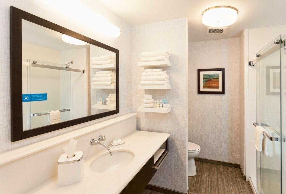 Hampton Inn & Suites Duluth North/Mall Area photo 20