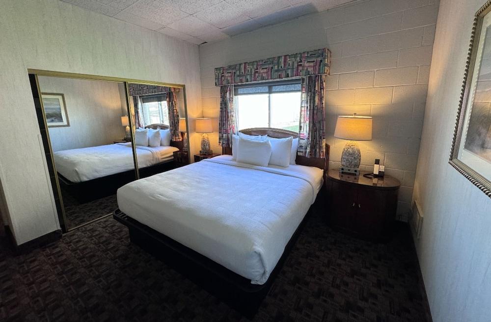 Promenade Inn & Suites Oceanfront photo 3