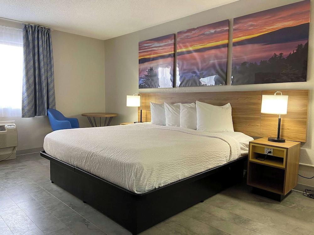 Days Inn by Wyndham Rawlins photo 22