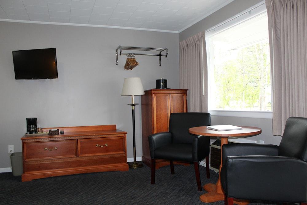 Admiral Motel photo 9