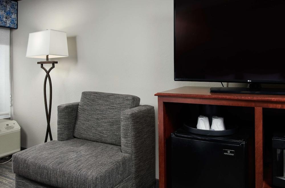 Hampton Inn Atlanta NW Cumberland photo 17