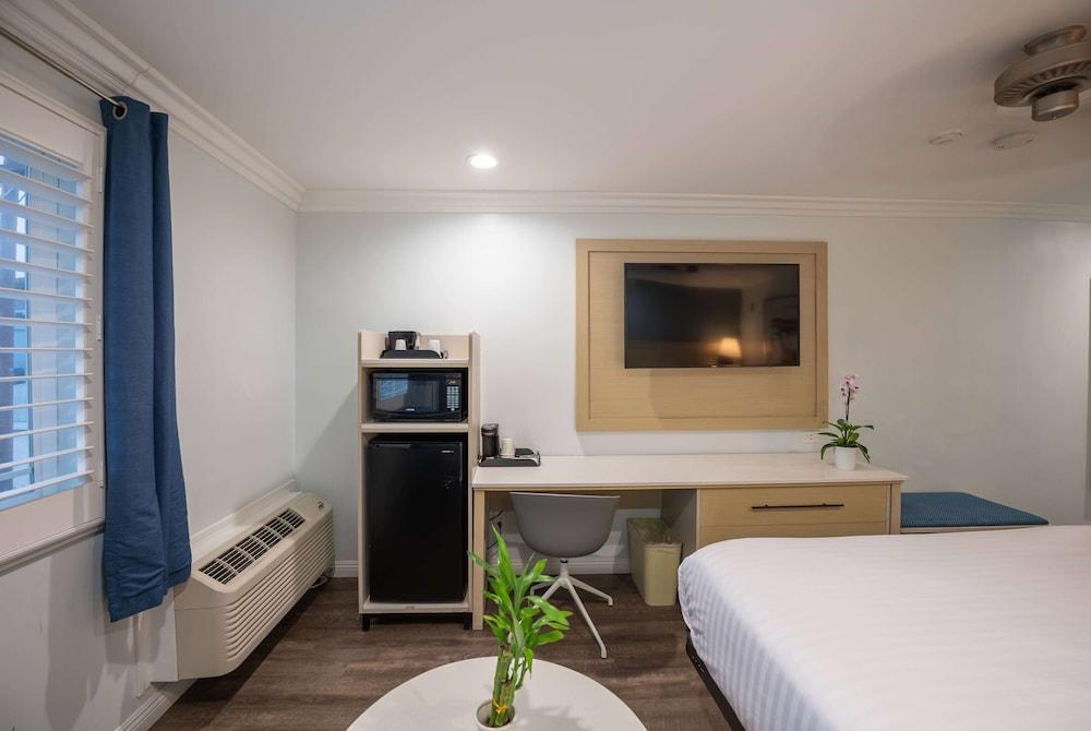 Ramada Limited Redondo Beach photo 16