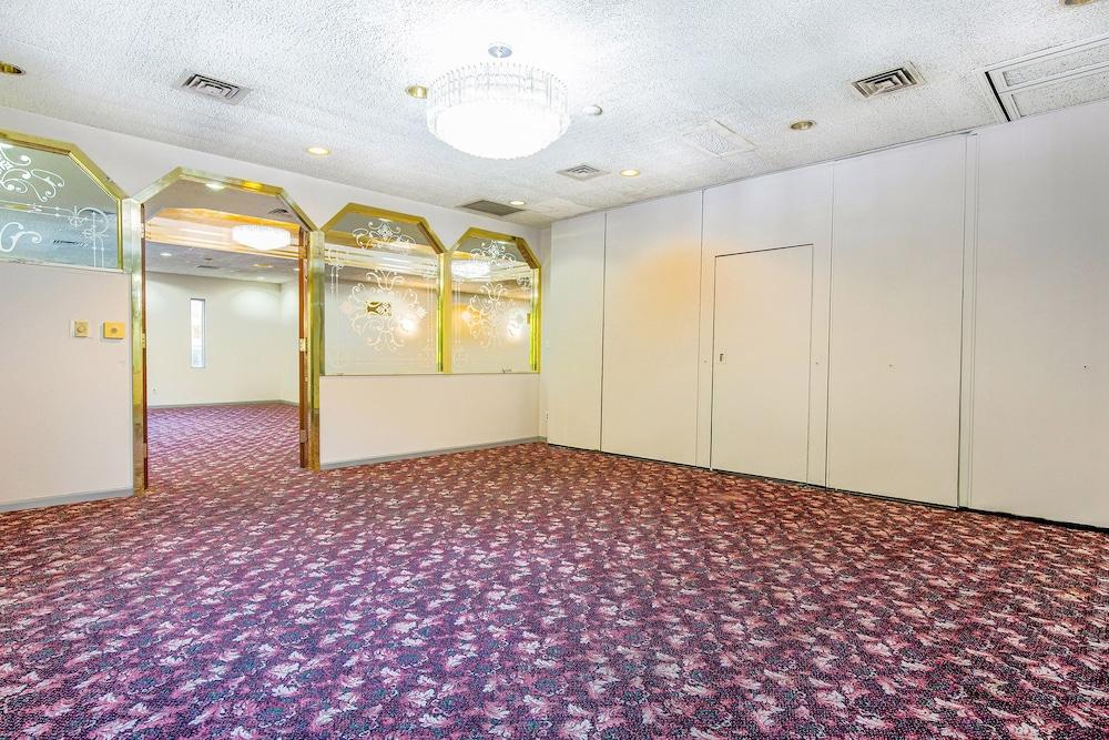 Americas Best Value Inn Moline photo 28
