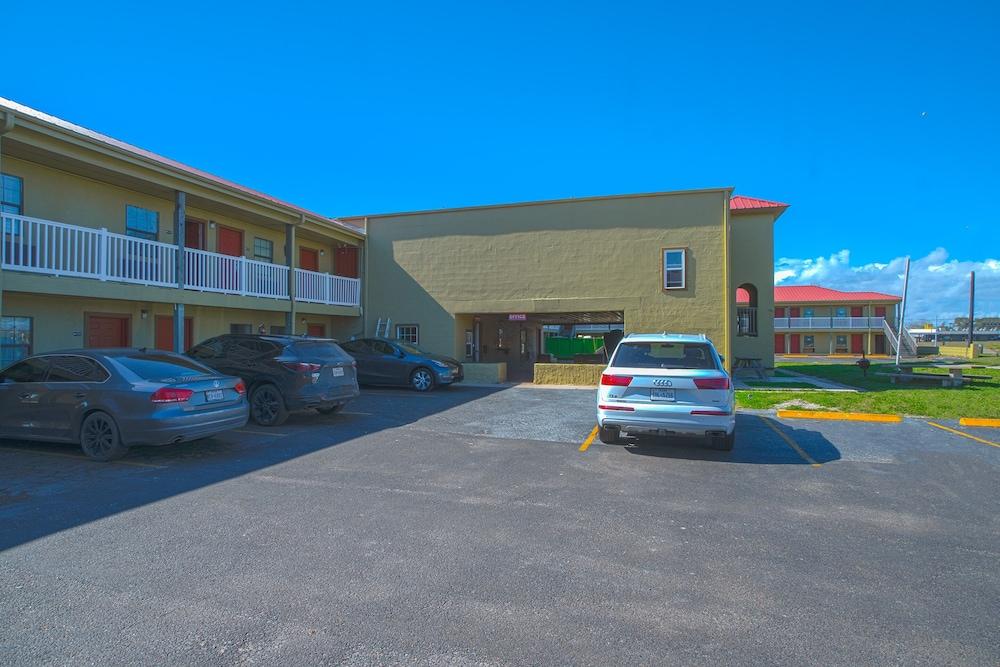 Days Inn by Wyndham Aransas Pass photo 35