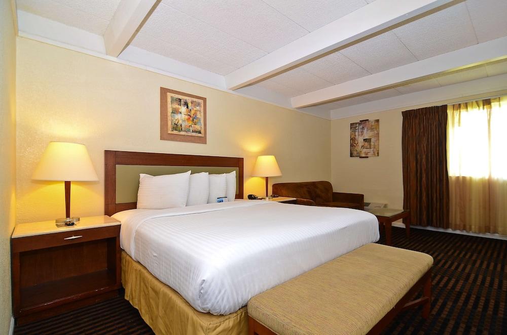Lexington Inn & Suites NW Chicago Elgin photo 12