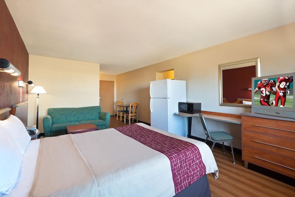 Red Roof Inn North Little Rock photo 8
