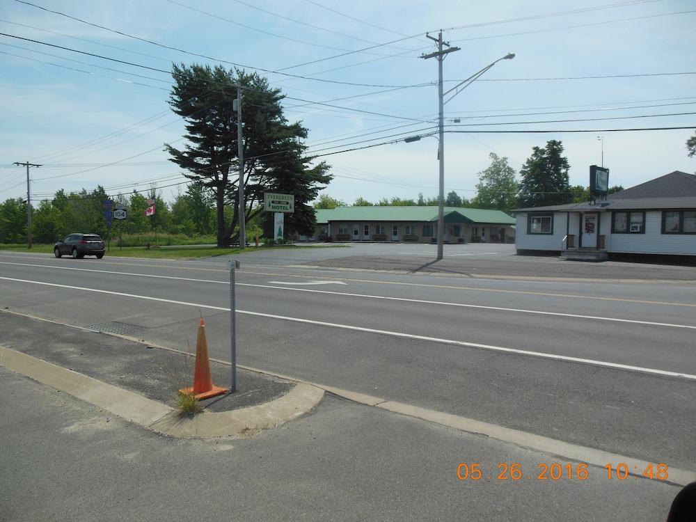 The Evergreen Motel photo 87