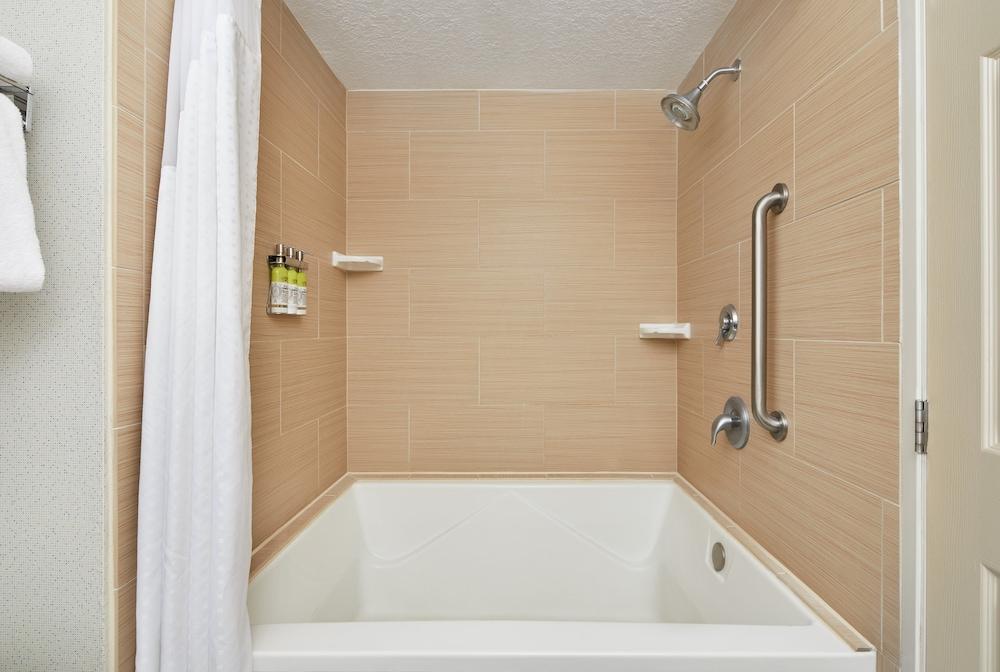Holiday Inn Express & Suites Jacksonville SE- Med Ctr Area by IHG photo 26