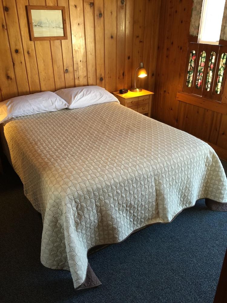 Whistling Swan Motel photo 2