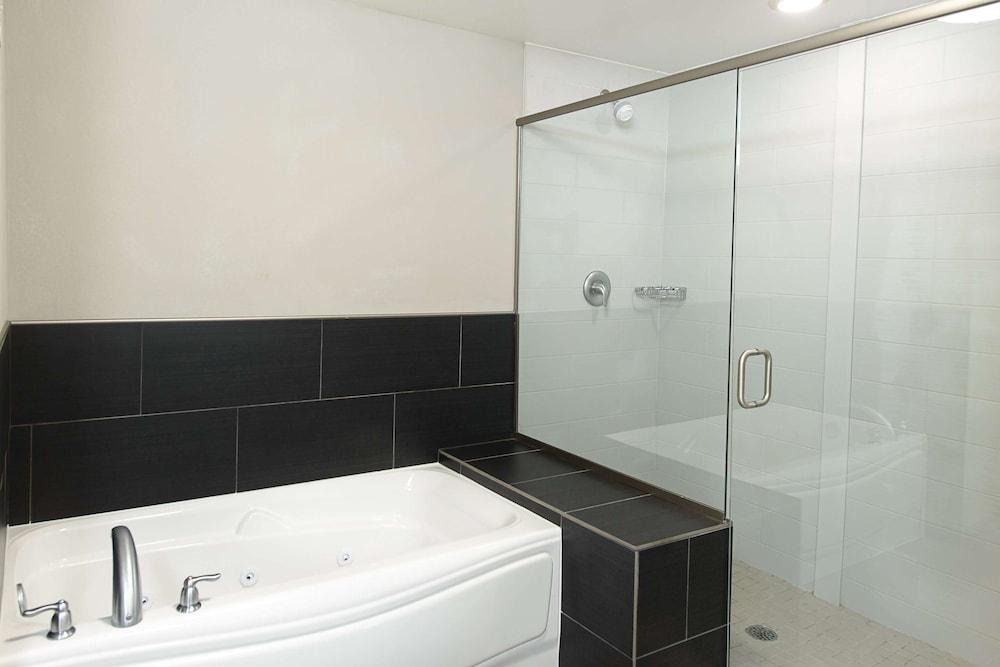Hampton Inn Stafford/Quantico & Conference Center photo 16