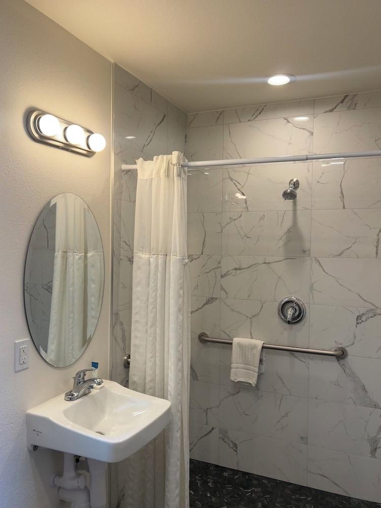 Budget inn photo 14