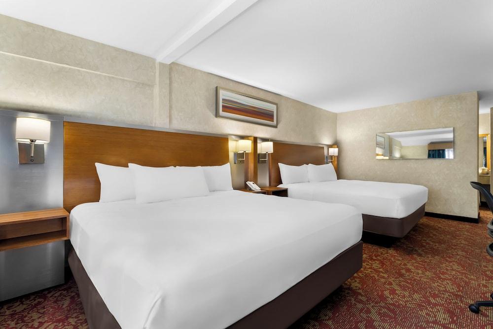 Hiltop Hotel photo 20