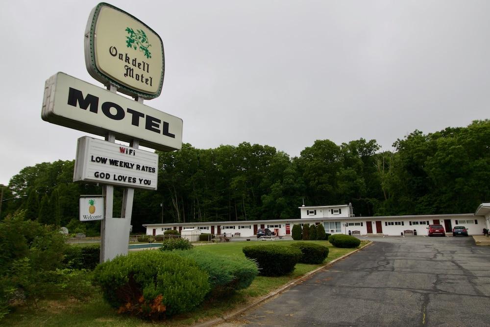Oakdell Motel photo 38