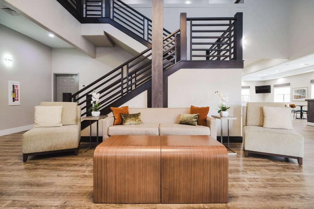 Quality Suites Houston Hobby Airport photo 8
