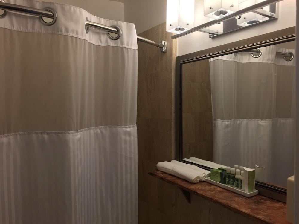 The Pickwick Hotel photo 9