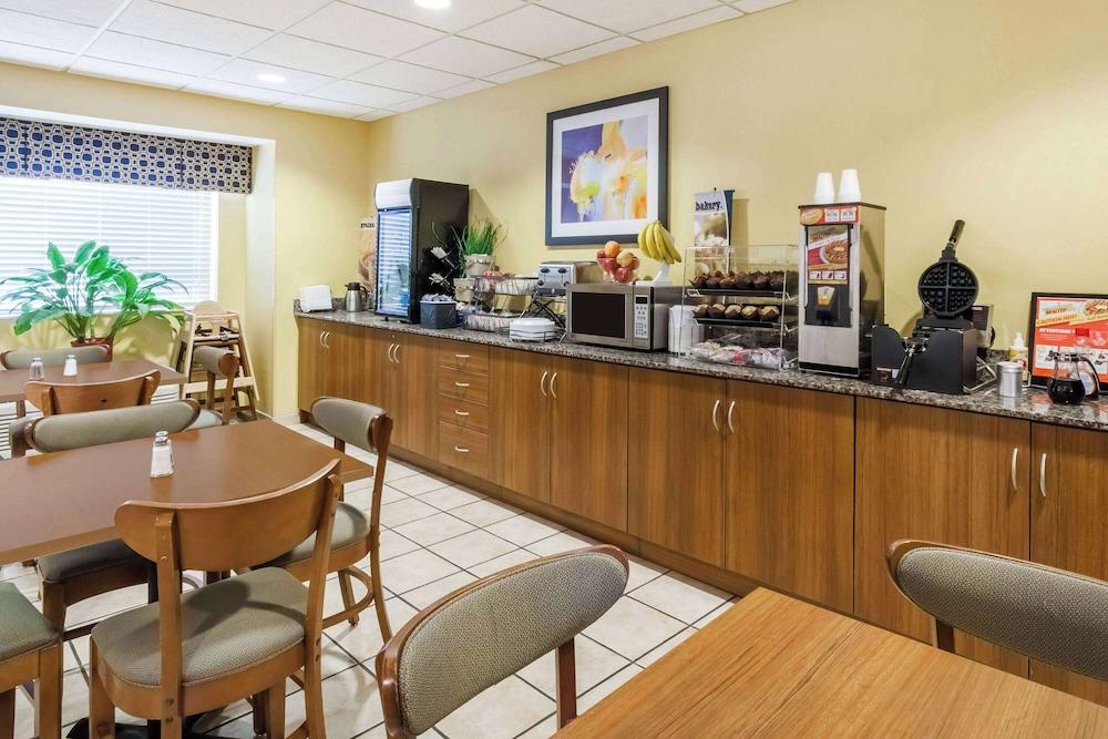 Microtel Inn & Suites by Wyndham Dickson City/Scranton photo 13