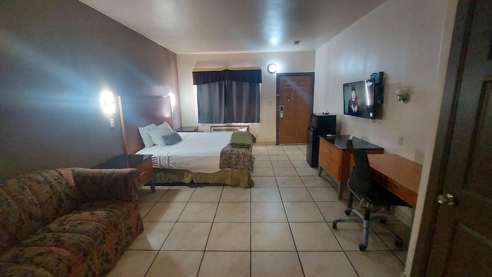 Executive Inn and Suites photo 33
