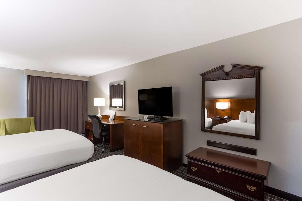 SureStay Plus Hotel by Best Western Greenwood photo 2