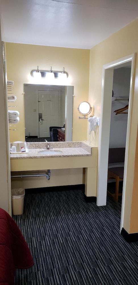 Super 7 Motel Sedalia photo 25