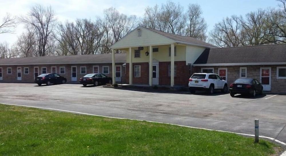 Colonial West Motel — hotel in Batavia