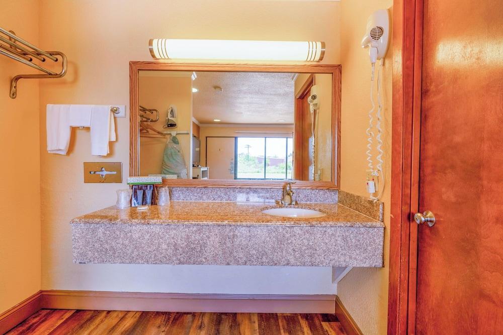 River Valley Motor Inn photo 63