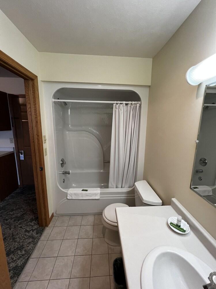 Budget Host Inn & Suites photo 28