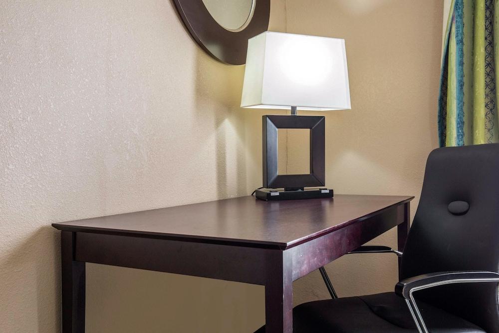Quality Inn & Suites Arnold - St Louis photo 46