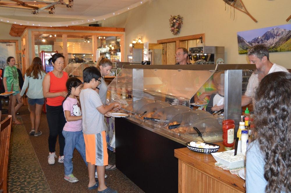 Montecito Sequoia Lodge photo 41