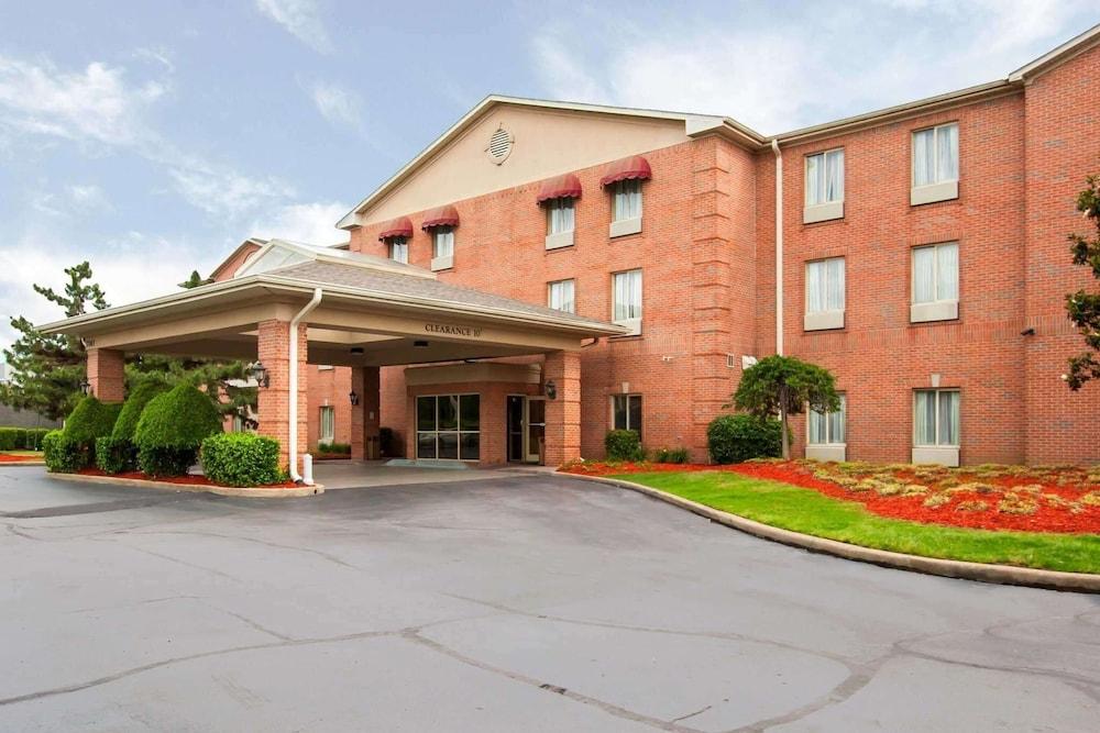 Quality Inn & Suites Germantown North photo 1