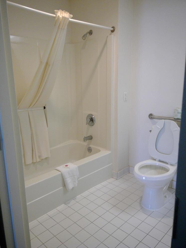 Americas Best Value Inn Kinston photo 11