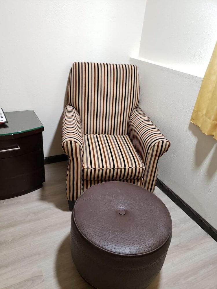 Value Inn & Suites photo 17