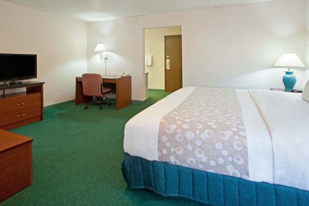 Norwood Inn & Suites by BlissPoint Post Rd Indianapolis photo 14
