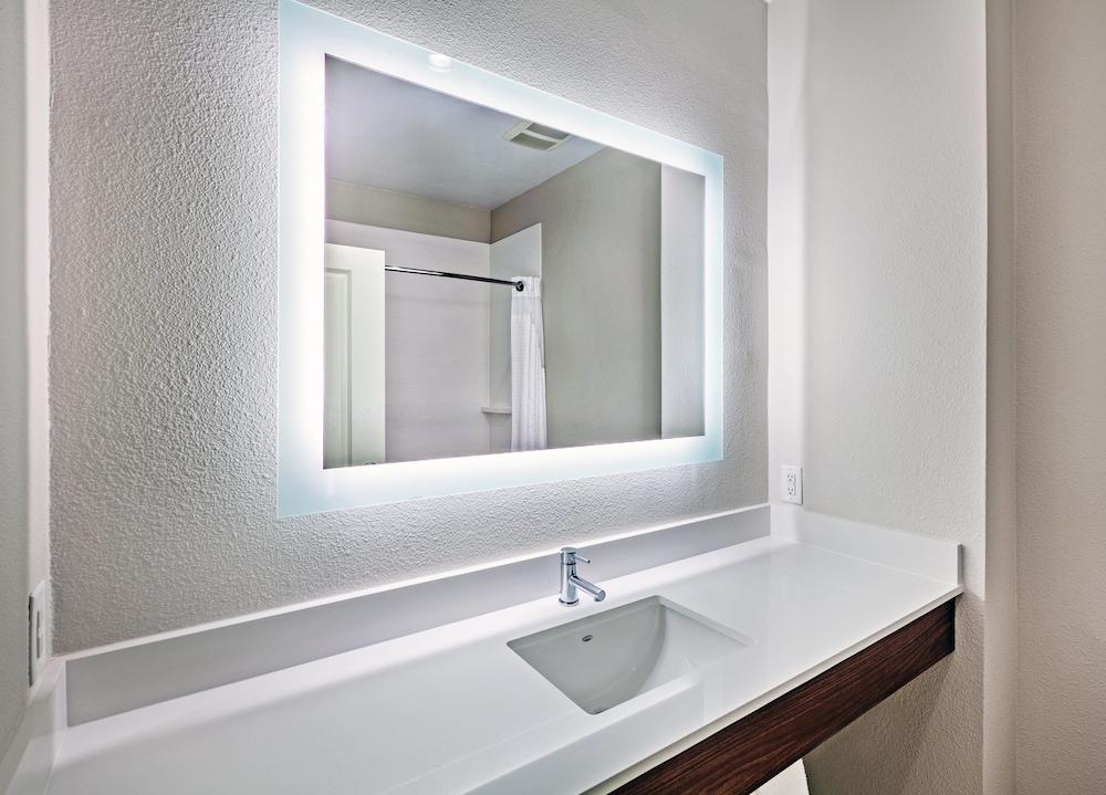 Holiday Inn Express Hotel & Suites PORT ARTHUR by IHG photo 15