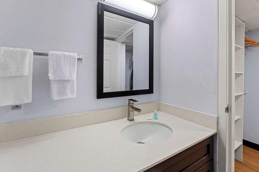 Suburban Studios Cordele I-75 photo 24
