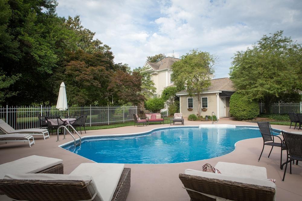Burke Manor Inn & Pavilion photo 14