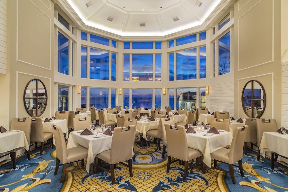 Water's Edge Resort & Spa photo 62