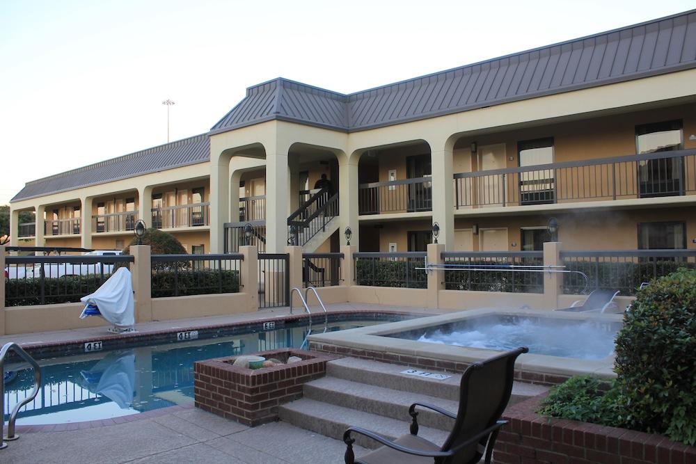 Days Inn by Wyndham Longview South photo 22