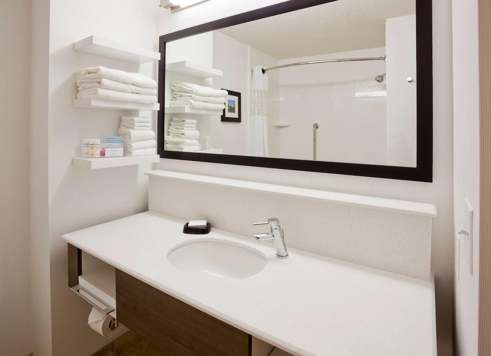 Hampton Inn Minneapolis NW Maple Grove photo 16