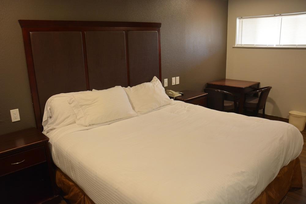 Economy Inn photo 2