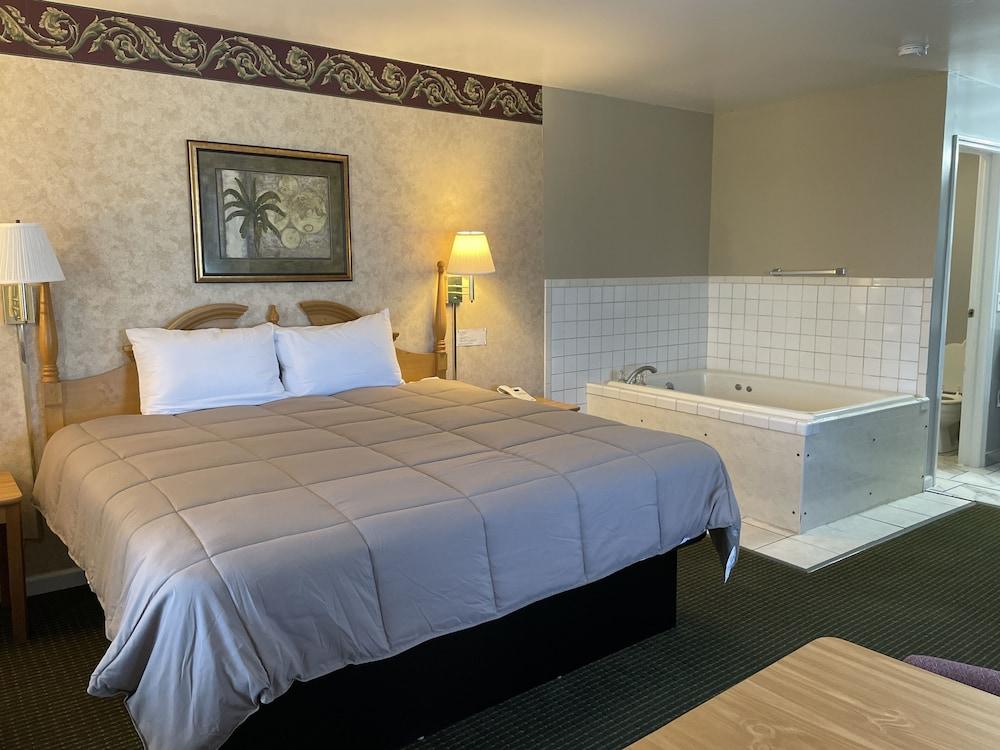 Capital O First Heritage Inn Rantoul IL I 57 photo 34