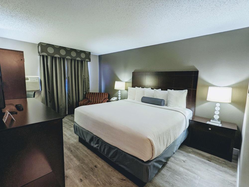Spark by Hilton Eden Prairie photo 17