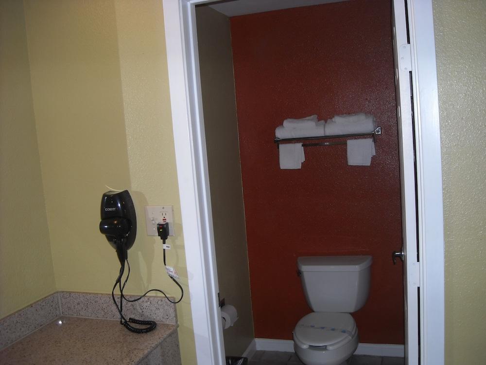 Tropicana Motel photo 11